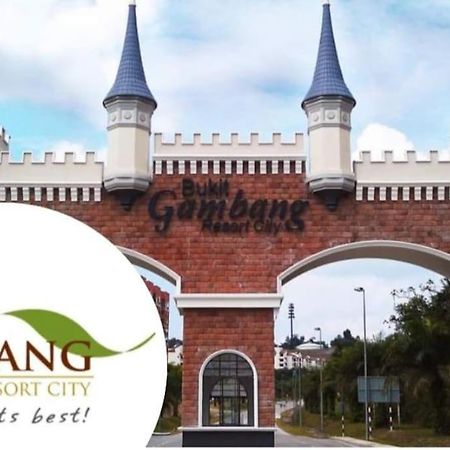 Nourina Homestay Gambang Esterno foto
