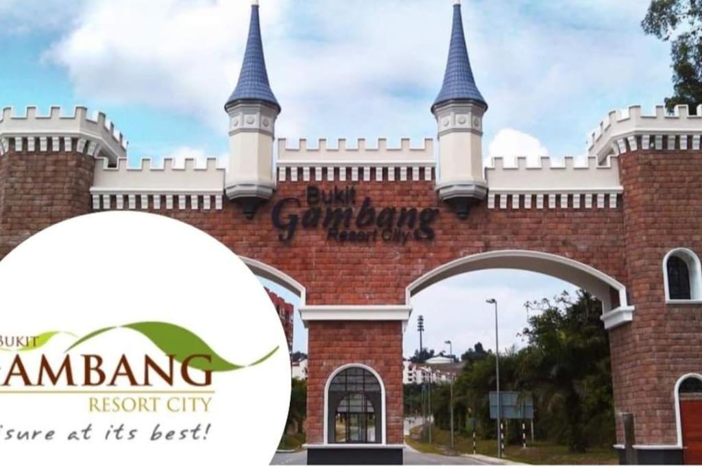 Nourina Homestay Gambang Esterno foto